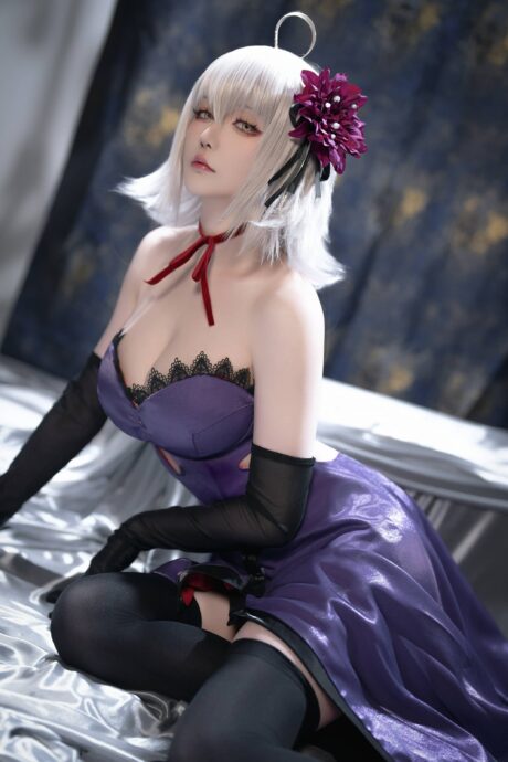 FGO星之迟迟COS:再现黑贞德圣女的致命诱惑与灵魂交响 FGO星之迟迟COS:再现黑贞德圣女的致命诱惑与灵魂交响