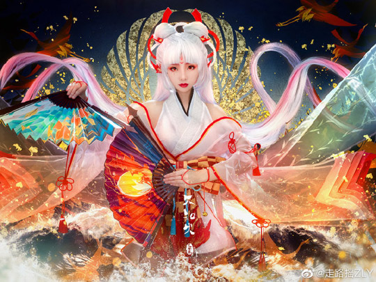 走路摇ZLY不知火COS：演绎阴阳师性感妖姬的魅惑与神秘