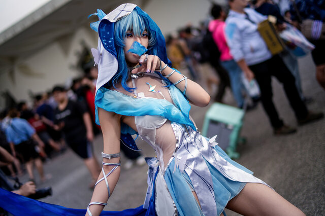 MomihiShimohi鸣潮守岸人COS：美貌与灵魂共鸣的完美演绎