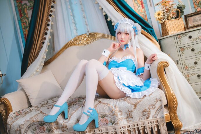 碧蓝航线瓜希酱COS:演绎女仆小天鹅的性感俏皮与优雅 碧蓝航线瓜希酱COS:演绎女仆小天鹅的性感俏皮与优雅