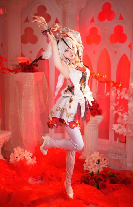 Sally Dorasnow椿COS:演绎鸣潮黑夜玫瑰的性感与神秘 Sally Dorasnow椿COS:演绎鸣潮黑夜玫瑰的性感与神秘