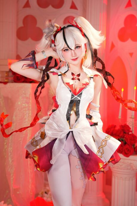 Sally Dorasnow椿COS:演绎鸣潮黑夜玫瑰的性感与神秘 Sally Dorasnow椿COS:演绎鸣潮黑夜玫瑰的性感与神秘