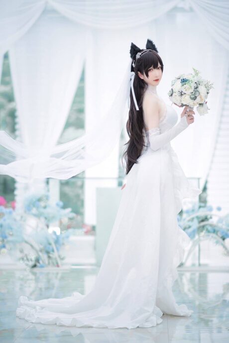 小南宫爱宕COS:演绎碧蓝航线婚纱版舰娘的温柔与诱惑 小南宫爱宕COS:演绎碧蓝航线婚纱版舰娘的温柔与诱惑