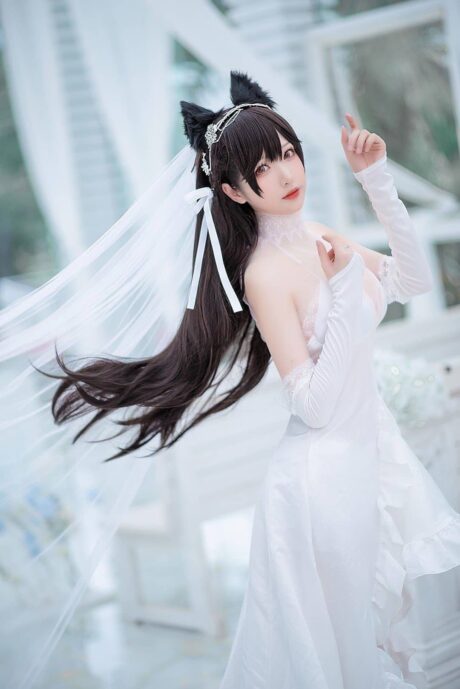 小南宫爱宕COS:演绎碧蓝航线婚纱版舰娘的温柔与诱惑 小南宫爱宕COS:演绎碧蓝航线婚纱版舰娘的温柔与诱惑