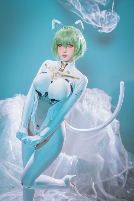 星之迟迟纳西莫夫COS:演绎碧蓝航线冰霜美人的威严性感 星之迟迟纳西莫夫COS:演绎碧蓝航线冰霜美人的威严性感