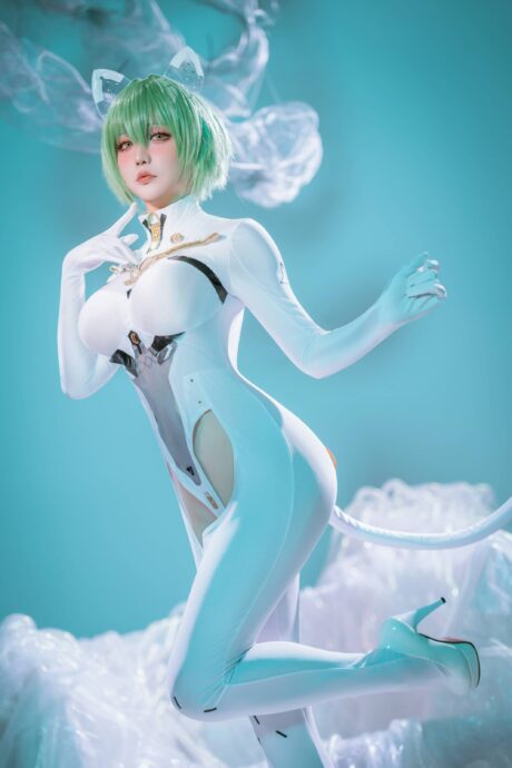 星之迟迟纳西莫夫COS:演绎碧蓝航线冰霜美人的威严性感 星之迟迟纳西莫夫COS:演绎碧蓝航线冰霜美人的威严性感