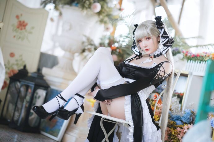 瓜希酱可畏COS:演绎碧蓝航线女仆版舰娘的性感与优雅 瓜希酱可畏COS:演绎碧蓝航线女仆版舰娘的性感与优雅