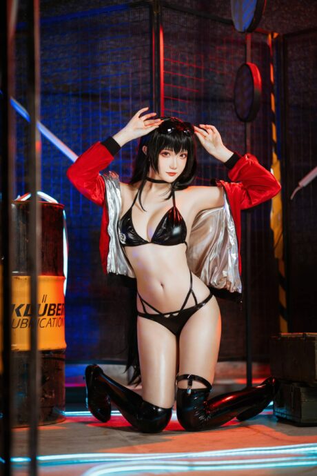瓜希酱赛车版大凤COS:展现碧蓝航线赛道女神的气场与性感 瓜希酱赛车版大凤COS:展现碧蓝航线赛道女神的气场与性感