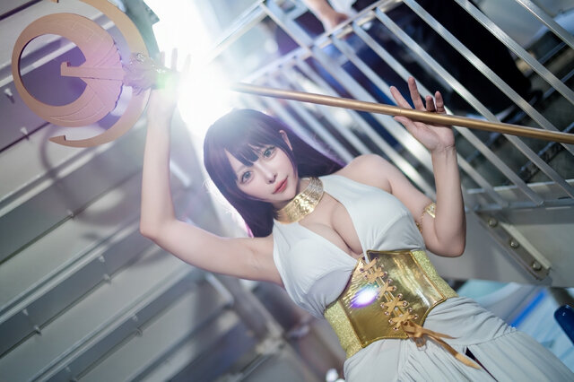圣斗士星矢雅典娜COS：加贺美麻糬再现战斗女神的性感美丽