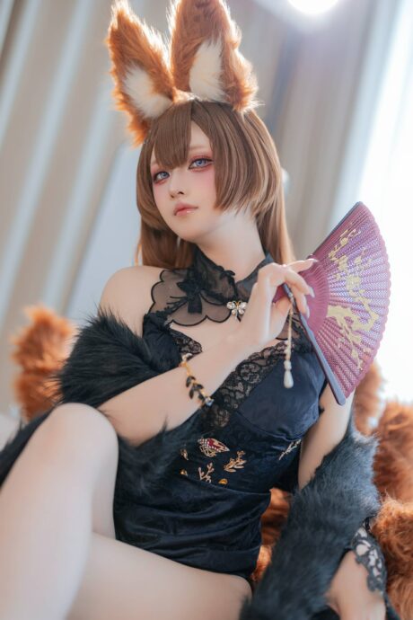 优雅与魅惑的双重奏:屿鱼YukakoCOS精彩演绎礼服版天城 优雅与魅惑的双重奏:屿鱼YukakoCOS精彩演绎礼服版天城