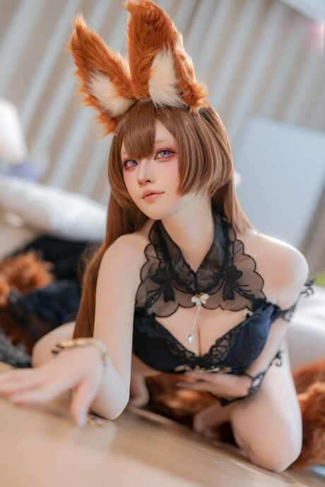 优雅与魅惑的双重奏:屿鱼YukakoCOS精彩演绎礼服版天城 优雅与魅惑的双重奏:屿鱼YukakoCOS精彩演绎礼服版天城