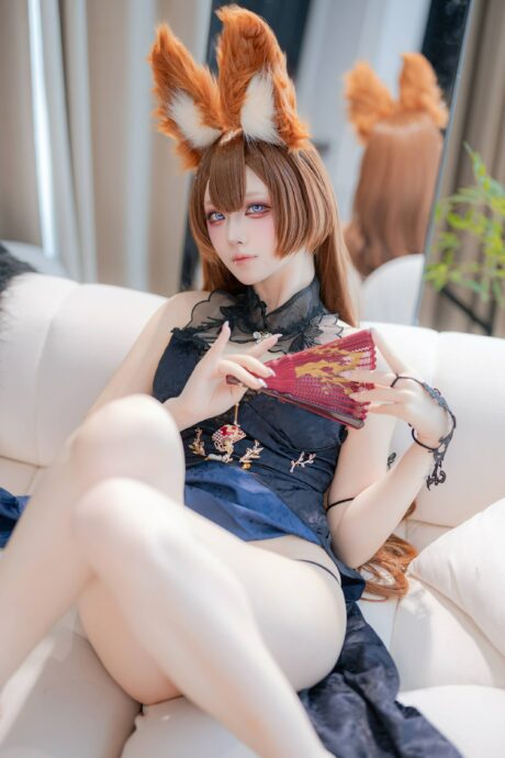 优雅与魅惑的双重奏:屿鱼YukakoCOS精彩演绎礼服版天城 优雅与魅惑的双重奏:屿鱼YukakoCOS精彩演绎礼服版天城