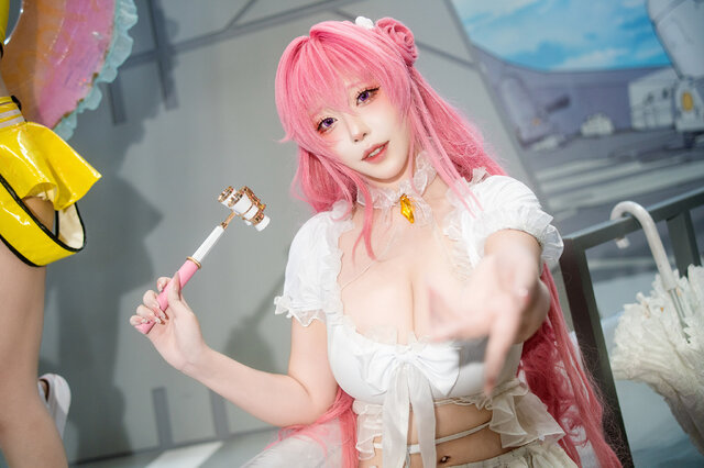 虚拟角色现身现场:菌烨Tako桃乐丝cos成为Comiket106焦点 虚拟角色现身现场:菌烨Tako桃乐丝cos成为Comiket106焦点