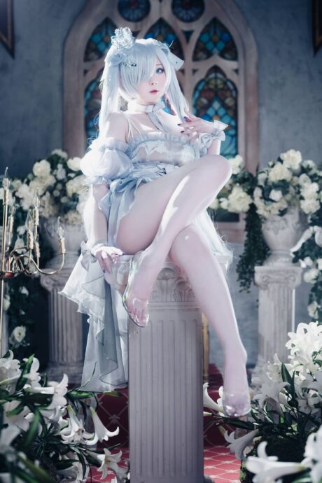 胜利女神妮姬霜月shimoCOS:灰姑娘冰雪之梦下的优雅觉醒 胜利女神妮姬霜月shimoCOS:灰姑娘冰雪之梦下的优雅觉醒