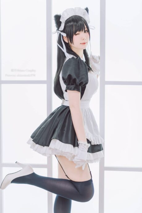 霜月shimo女仆爱宕COS：优雅与致命魅力在光影交错中绽放