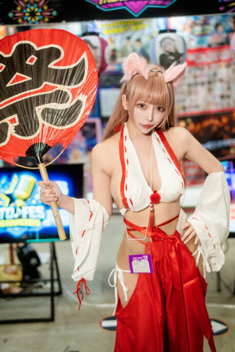 演绎传统与神秘之美：加贺美麻糬狐狸巫女cos惊艳Comiket106