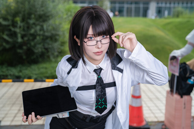 科研女神玛娜COS:山中おくら诠释知性与性感并存的魅力 科研女神玛娜COS:山中おくら诠释知性与性感并存的魅力