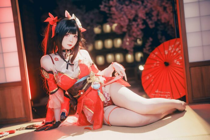假面背后的魅惑:霜月shimoCOS星穹铁道花火的戏剧之美 假面背后的魅惑:霜月shimoCOS星穹铁道花火的戏剧之美