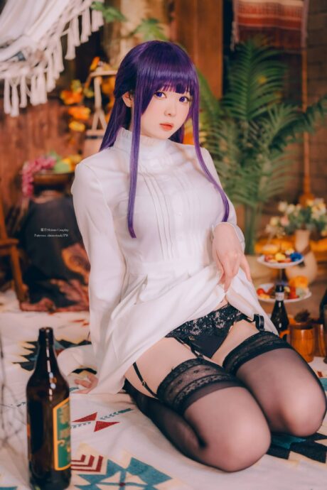 葬送的芙莉莲霜月shimoCOS:演绎魔法师菲伦的温柔与魔力 葬送的芙莉莲霜月shimoCOS:演绎魔法师菲伦的温柔与魔力
