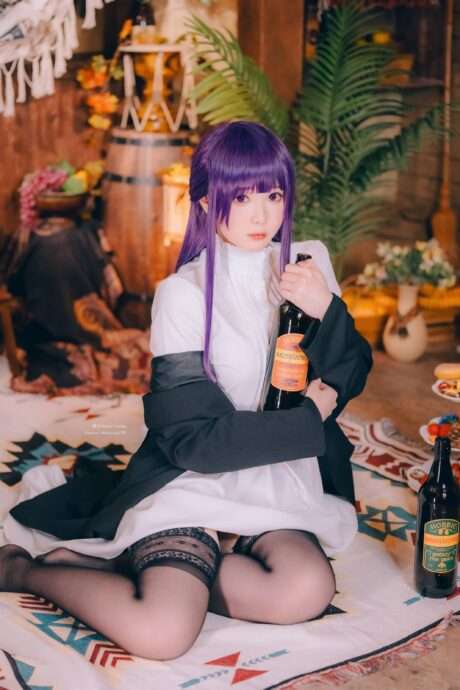 葬送的芙莉莲霜月shimoCOS:演绎魔法师菲伦的温柔与魔力 葬送的芙莉莲霜月shimoCOS:演绎魔法师菲伦的温柔与魔力