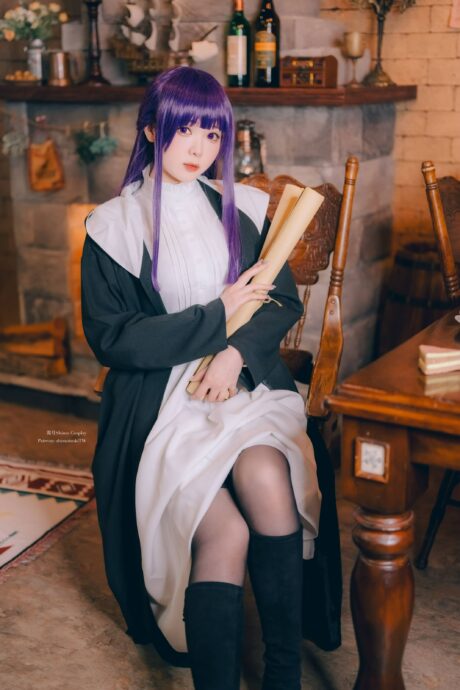 葬送的芙莉莲霜月shimoCOS:演绎魔法师菲伦的温柔与魔力 葬送的芙莉莲霜月shimoCOS:演绎魔法师菲伦的温柔与魔力