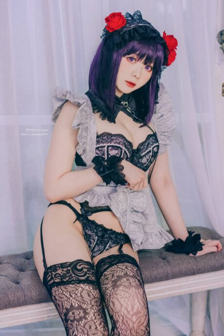 霜月shimo喜多川海梦COS：演绎更衣人偶黑江雫的深邃诱惑