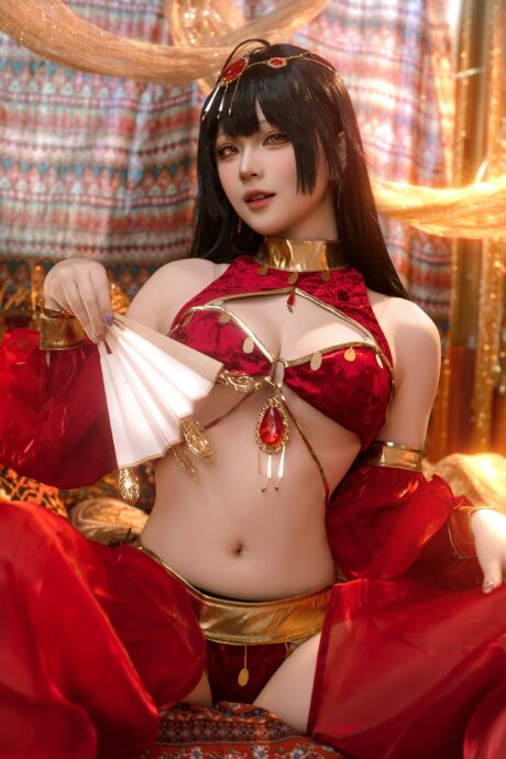 梦幻航母大凤COS:屿鱼Yukako诠释高贵与诱惑的极致融合 梦幻航母大凤COS:屿鱼Yukako诠释高贵与诱惑的极致融合