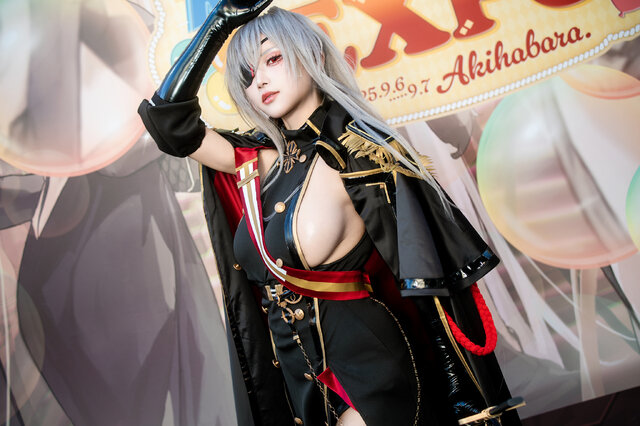 碧蓝航线8周年EXPO:Natsume枣糕弗里茨cos展现帝王气场 碧蓝航线8周年EXPO:Natsume枣糕弗里茨cos展现帝王气场