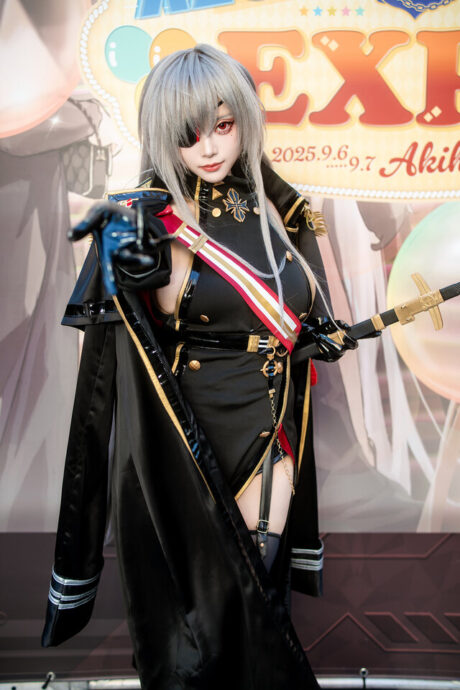 碧蓝航线8周年EXPO:Natsume枣糕弗里茨cos展现帝王气场 碧蓝航线8周年EXPO:Natsume枣糕弗里茨cos展现帝王气场