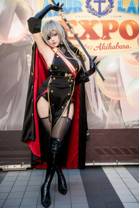 碧蓝航线8周年EXPO:Natsume枣糕弗里茨cos展现帝王气场 碧蓝航线8周年EXPO:Natsume枣糕弗里茨cos展现帝王气场