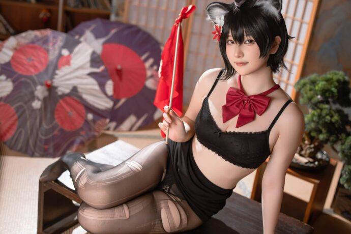 屿鱼Yukako春日椿COS:困意中的可爱与守护者的双面人生 屿鱼Yukako春日椿COS:困意中的可爱与守护者的双面人生