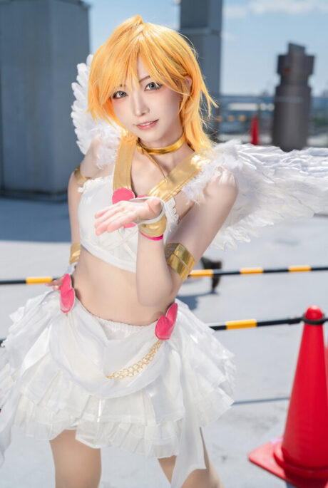 Comiket 106焦点:美里千明潘迪COS惊艳还原吊带袜天使 Comiket 106焦点:美里千明潘迪COS惊艳还原吊带袜天使