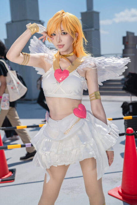 Comiket 106焦点:美里千明潘迪COS惊艳还原吊带袜天使 Comiket 106焦点:美里千明潘迪COS惊艳还原吊带袜天使