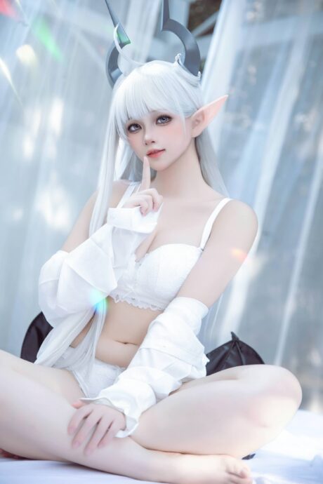 梦幻般的睡衣版:屿鱼Yukako魅力诱惑的阿尔蒂玛媞娅COS 梦幻般的睡衣版:屿鱼Yukako魅力诱惑的阿尔蒂玛媞娅COS