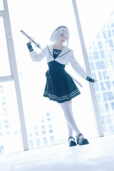 冷艳与信念的交织：屿鱼YukakoCOS尼尔机械纪元中的2B