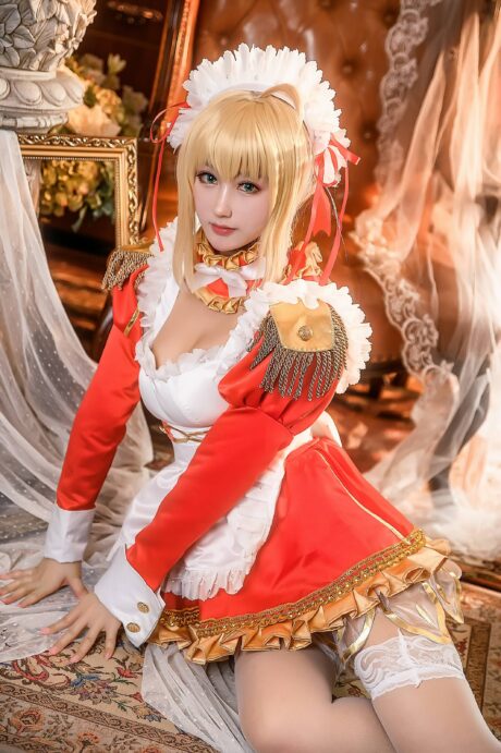 羽生三未尼禄·克劳狄乌斯COS:演绎美的化身与帝王风范 羽生三未尼禄·克劳狄乌斯COS:演绎美的化身与帝王风范