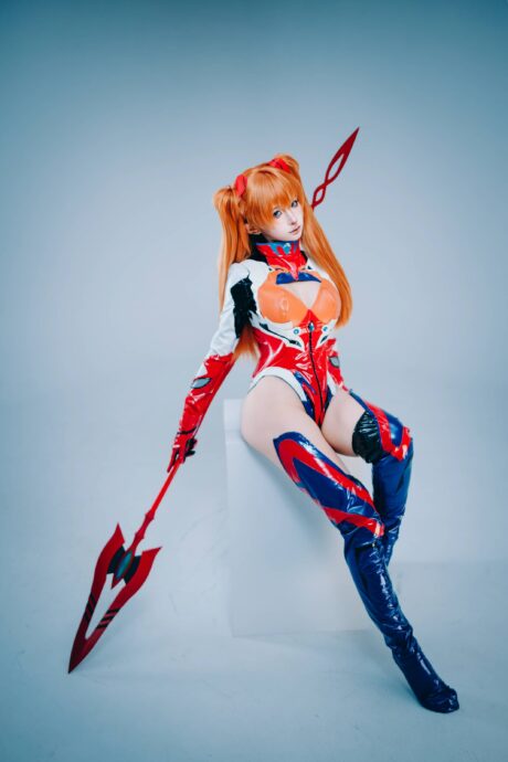 蠢沫沫明日香COS:展现EVA二号机战斗女王的英气与魅力 蠢沫沫明日香COS:展现EVA二号机战斗女王的英气与魅力