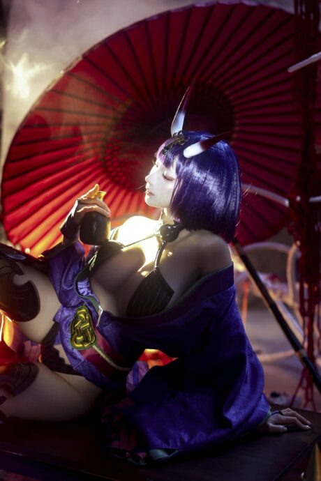 酒吞童子妖艳再现：蠢沫沫COS完美诠释FGO中的鬼王魅力