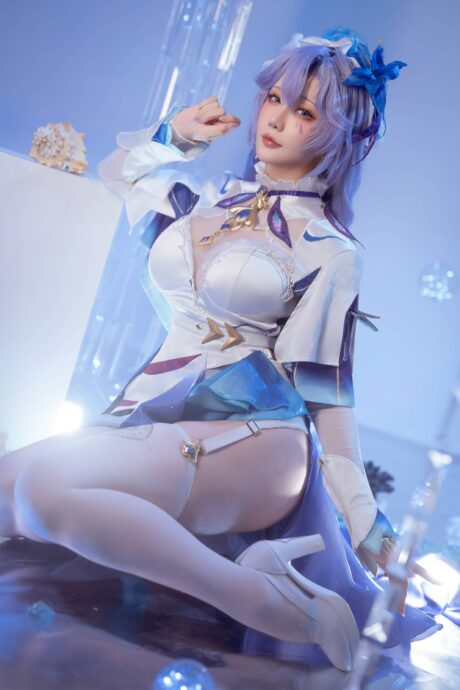 从虚拟到现实:星之迟迟cos完美演绎坎特雷拉的冷艳与高贵 从虚拟到现实:星之迟迟cos完美演绎坎特雷拉的冷艳与高贵