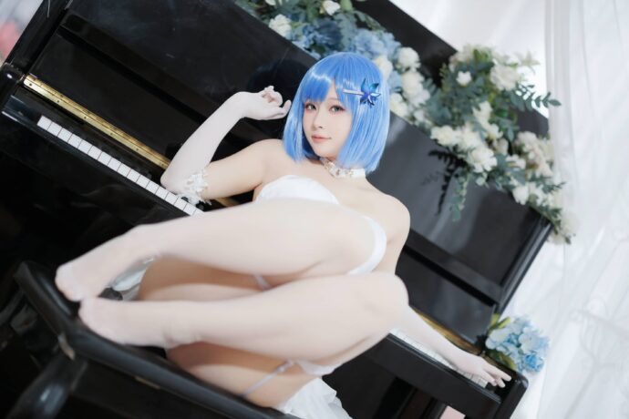 屿鱼Yukako恰巴耶夫COS:碧蓝航线冰雪女王的温柔与坚毅 屿鱼Yukako恰巴耶夫COS:碧蓝航线冰雪女王的温柔与坚毅