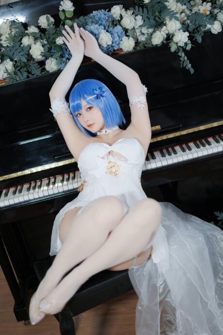 屿鱼Yukako恰巴耶夫COS:碧蓝航线冰雪女王的温柔与坚毅 屿鱼Yukako恰巴耶夫COS:碧蓝航线冰雪女王的温柔与坚毅