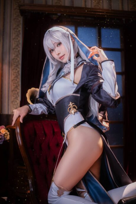 温柔与英气的完美结合:ElyEE子COS白银诺艾尔的骑士风范 温柔与英气的完美结合:ElyEE子COS白银诺艾尔的骑士风范