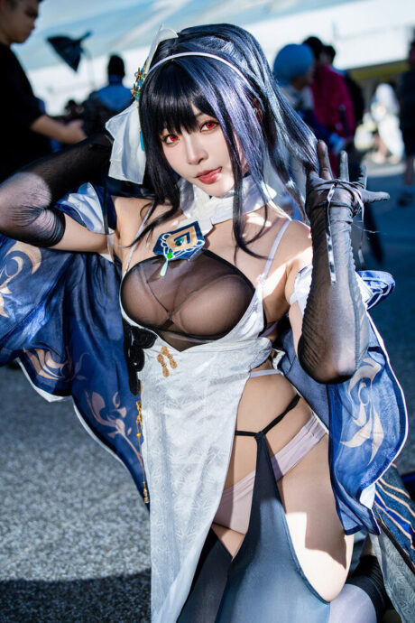 典雅与魅惑的完美交融:鹤葵神还原碧蓝航线·镇海COS启航! 典雅与魅惑的完美交融:鹤葵神还原碧蓝航线·镇海COS启航!