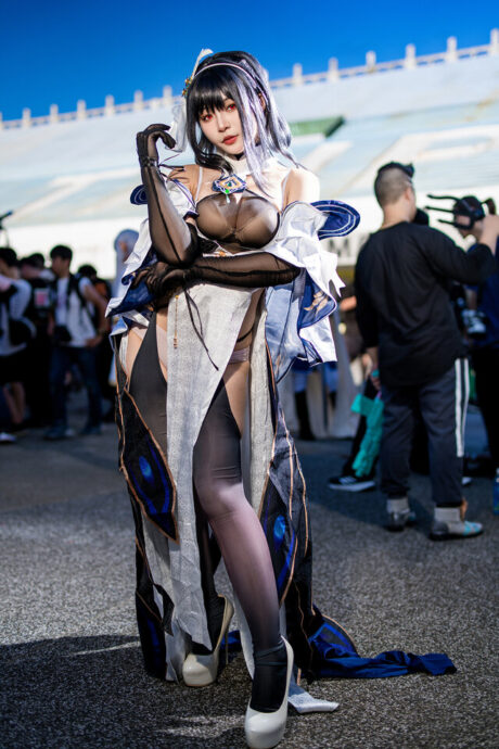 典雅与魅惑的完美交融:鹤葵神还原碧蓝航线·镇海COS启航! 典雅与魅惑的完美交融:鹤葵神还原碧蓝航线·镇海COS启航!