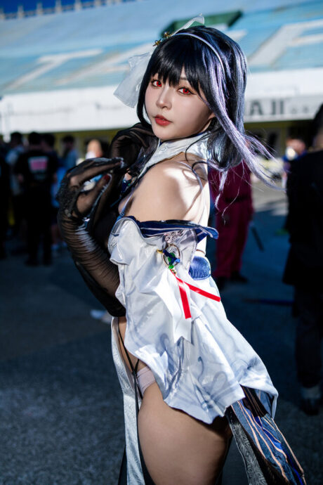 典雅与魅惑的完美交融:鹤葵神还原碧蓝航线·镇海COS启航! 典雅与魅惑的完美交融:鹤葵神还原碧蓝航线·镇海COS启航!