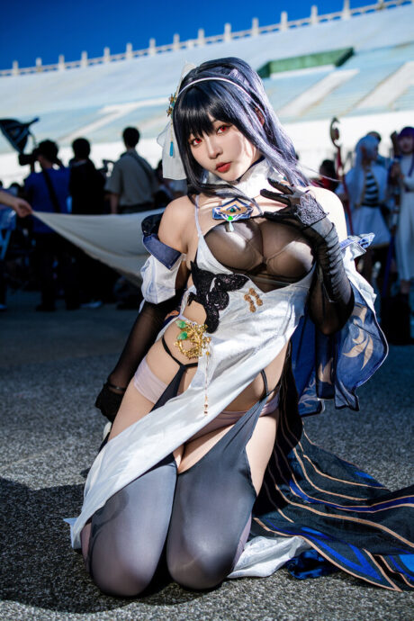 典雅与魅惑的完美交融:鹤葵神还原碧蓝航线·镇海COS启航! 典雅与魅惑的完美交融:鹤葵神还原碧蓝航线·镇海COS启航!