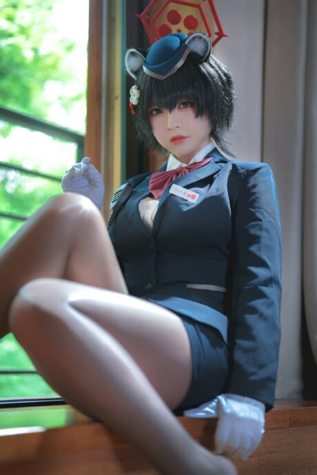 从困倦到魅力四射：BANBANKO半半子的导游版春日椿COS