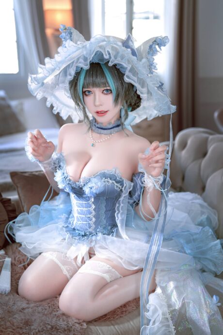 优雅与华丽并行:半半子COS碧蓝航线柴郡婚纱版的完美重现 优雅与华丽并行:半半子COS碧蓝航线柴郡婚纱版的完美重现