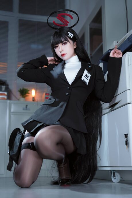 碧蓝档案调月莉音COS:半半子完美诠释冷酷魅力与强势气场 碧蓝档案调月莉音COS:半半子完美诠释冷酷魅力与强势气场