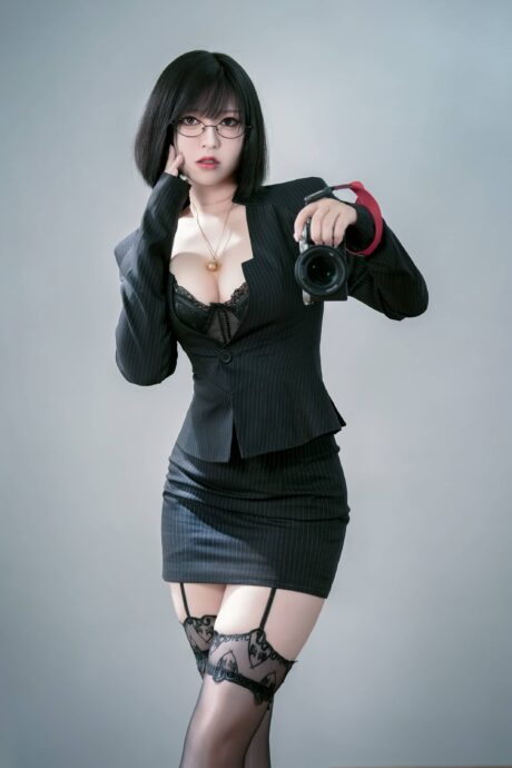 职场时尚与性感:半半子COS上司様OL完美演绎办公室女郎 职场时尚与性感:半半子COS上司様OL完美演绎办公室女郎